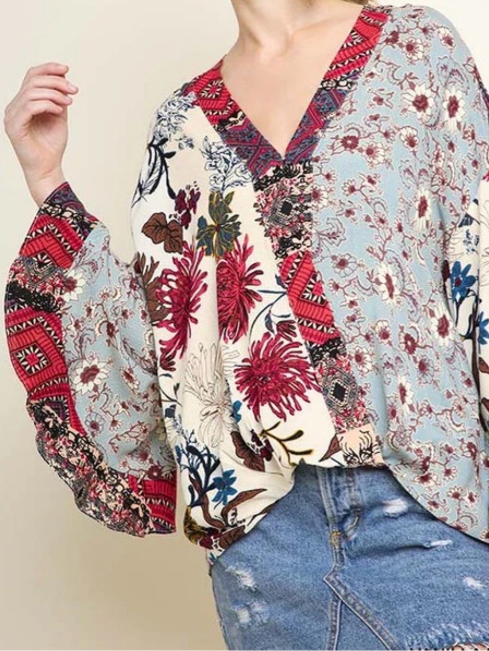 Umgee Mixed Floral Patchwork V-Neck Blouse Size S pre-owned.